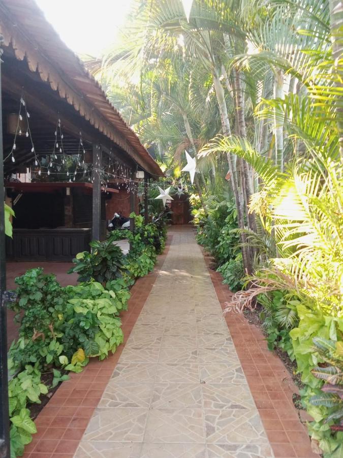 Sea Breeze Inn, Calangute Goa Buitenkant foto